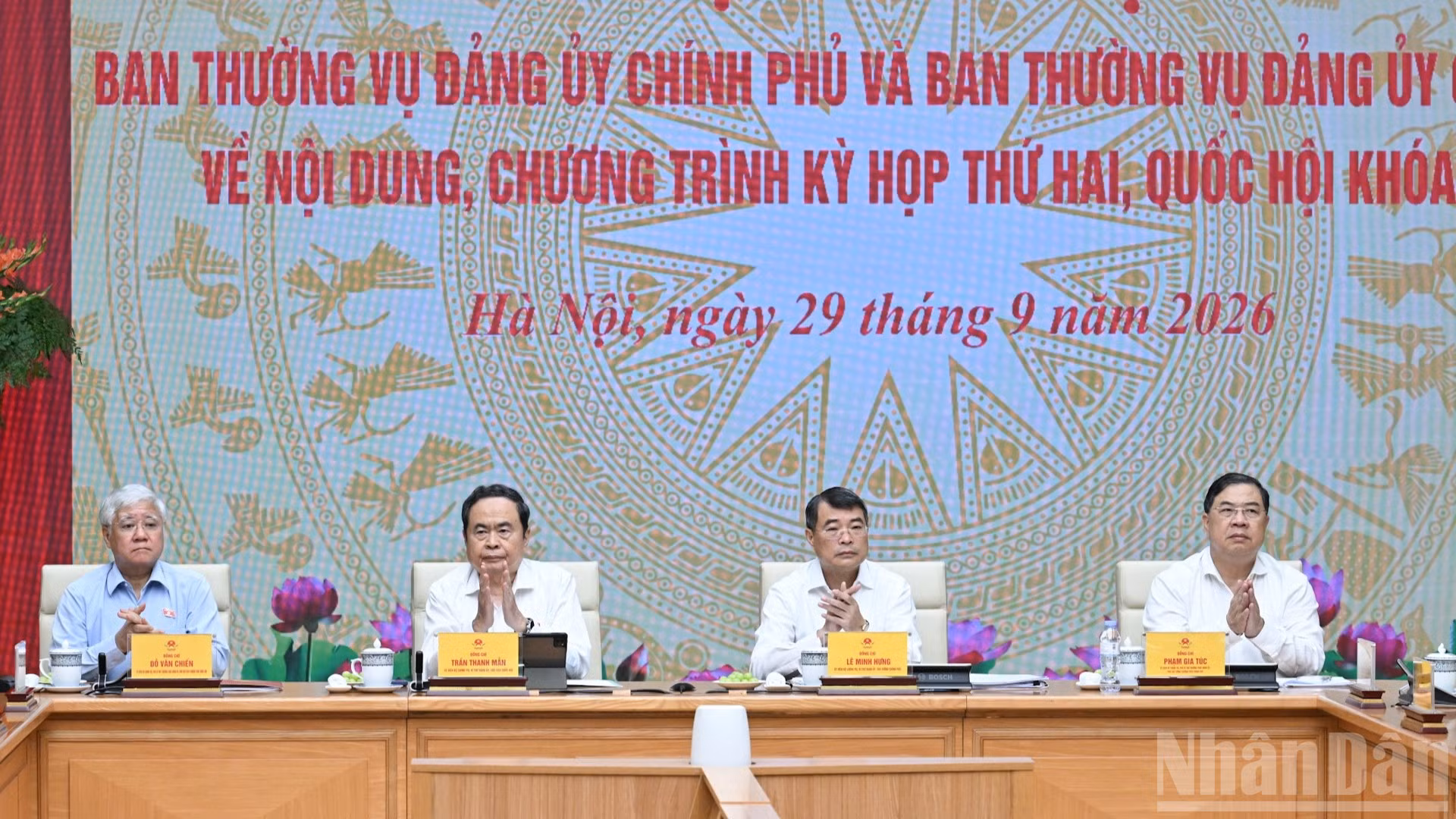 Thủ tướng Lê Minh Hưng và Chủ tịch Quốc hội Trần Thanh Mẫn đồng chủ trì Hội nghị Ban Thường vụ Đảng ủy Chính phủ và Ban Thường vụ Đảng ủy Quốc hội.