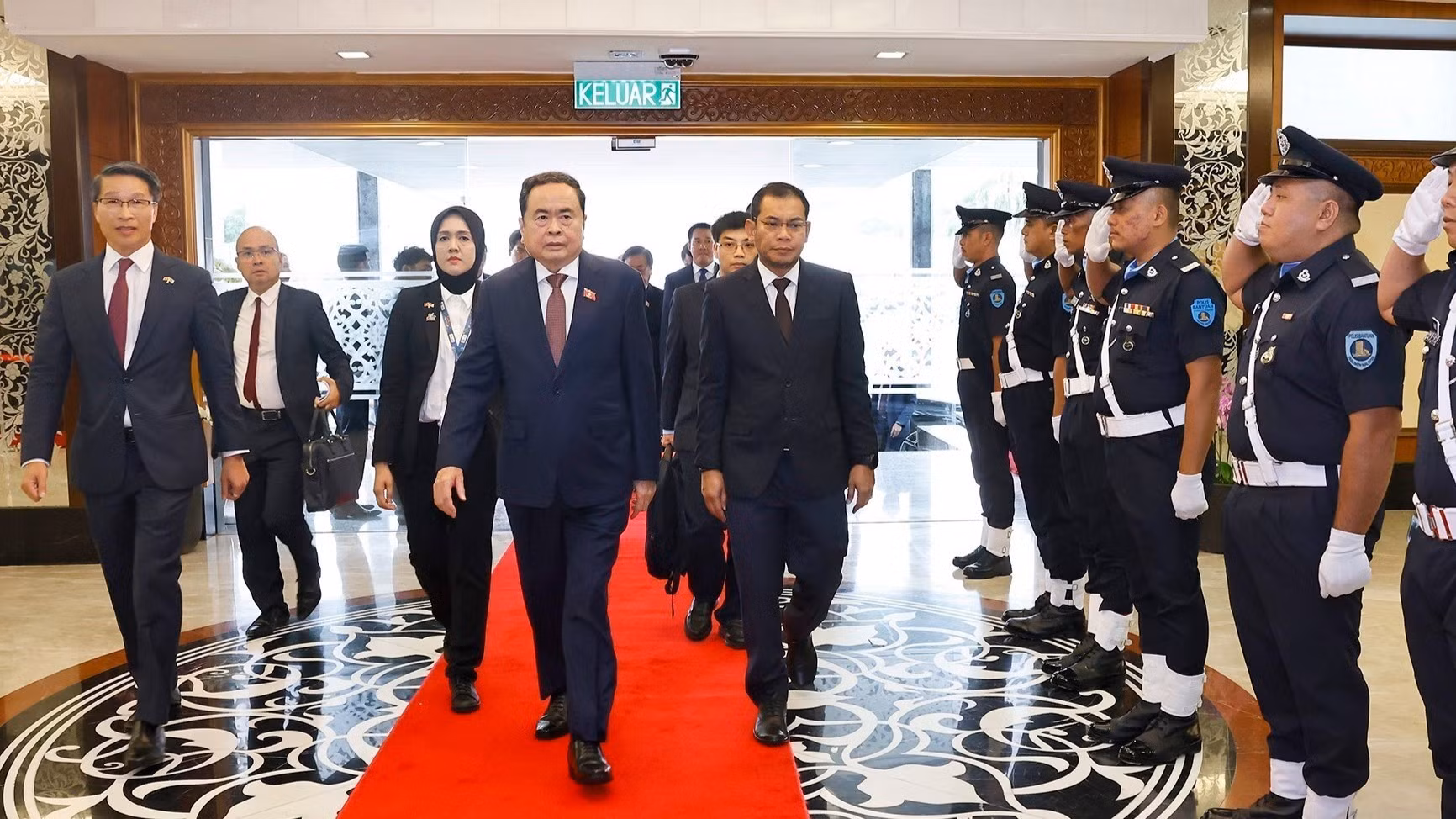 vna-potal-chu-tich-quoc-hoi-tran-thanh-man-hoi-dam-voi-chu-tich-ha-vien-malaysia-tansri-dato-johari-bin-abdul-8283942-1632.jpg