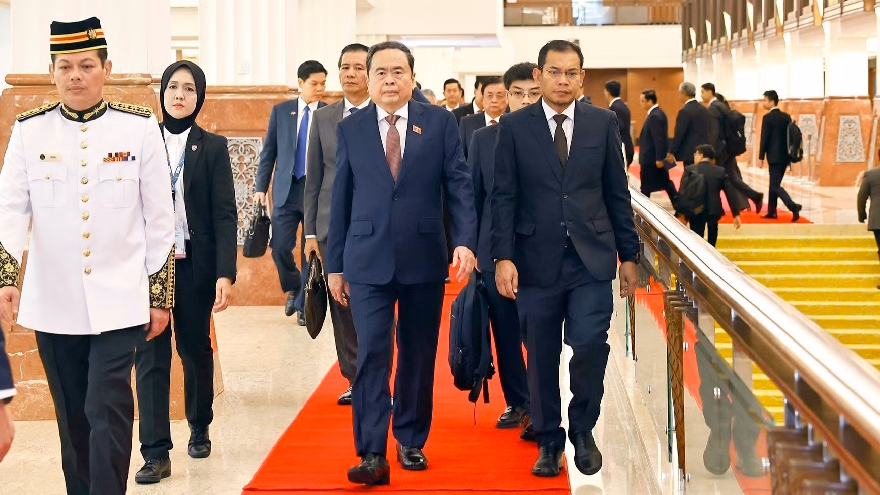 vna-potal-chu-tich-quoc-hoi-tran-thanh-man-hoi-dam-voi-chu-tich-ha-vien-malaysia-tansri-dato-johari-bin-abdul-8283926-3459-56.jpg