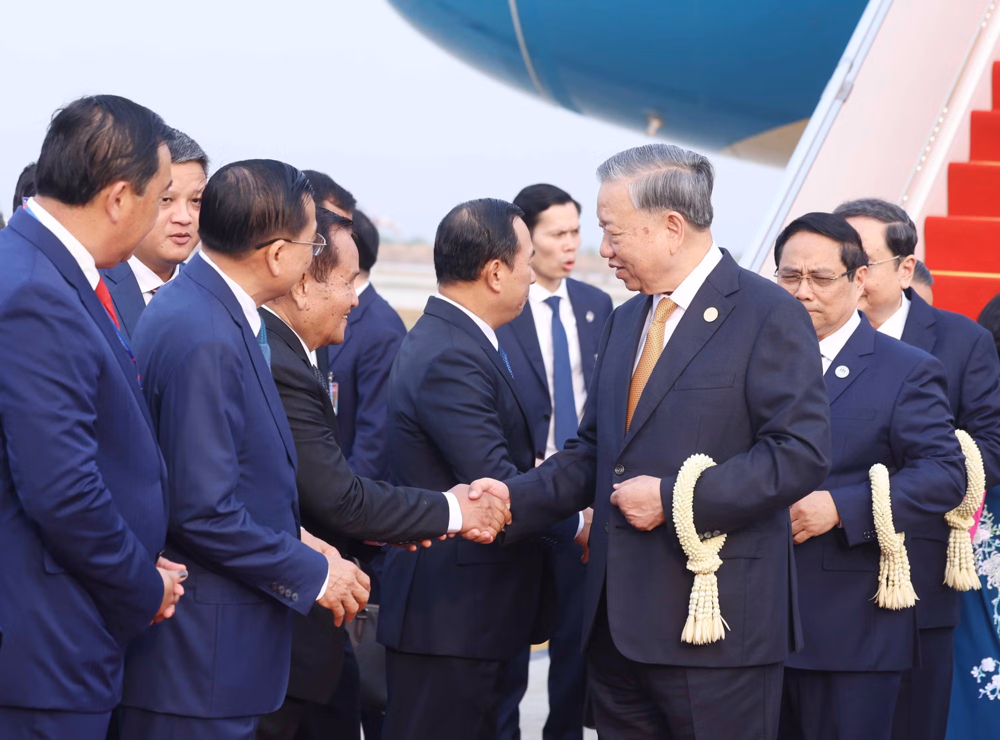 vna-potal-tong-bi-thu-to-lam-bat-dau-tham-cap-nha-nuoc-toi-vuong-quoc-campuchia-8576115.jpg