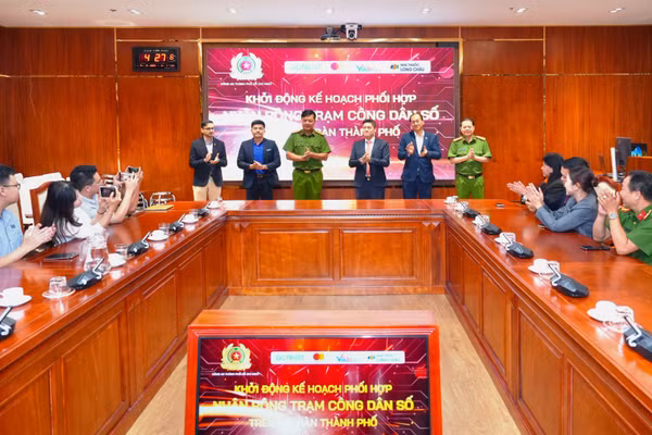 Lễ ký kết Kế hoạch phối hợp nhân rộng mô hình Trạm công dân số trên địa bàn Thành phố Hồ Chí Minh. (Ảnh: H.Khánh)