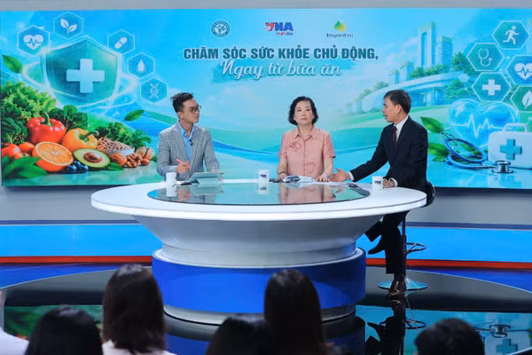 Tọa đàm khoa học có chủ đề: "Chăm sóc sức khỏe chủ động, ngay từ bữa ăn". (Ảnh: MINH QUYẾT)