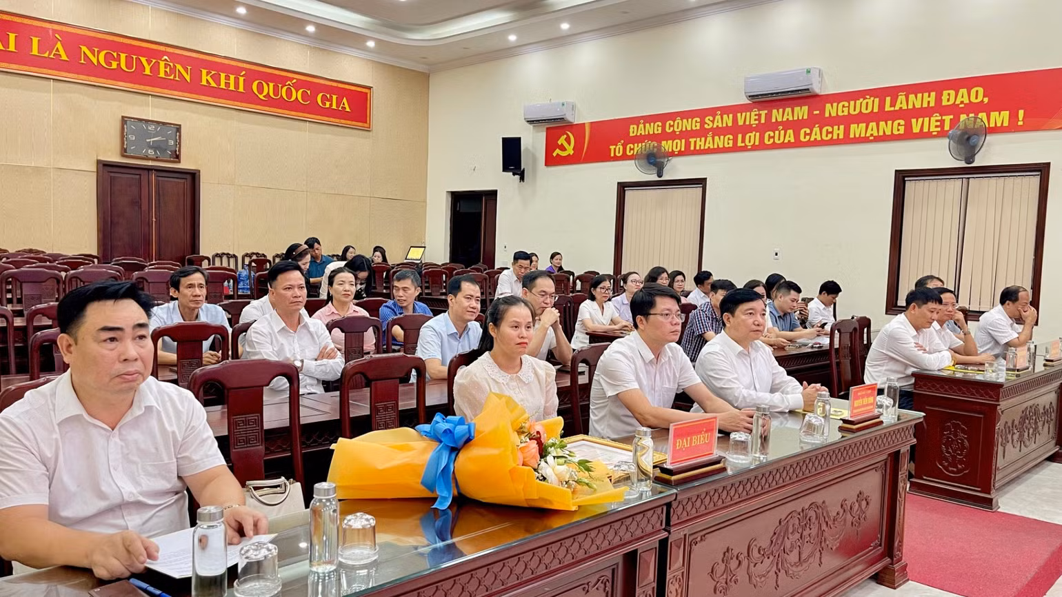 Các đại biểu tham dự chương trình. (Ảnh: YẾN TRINH)