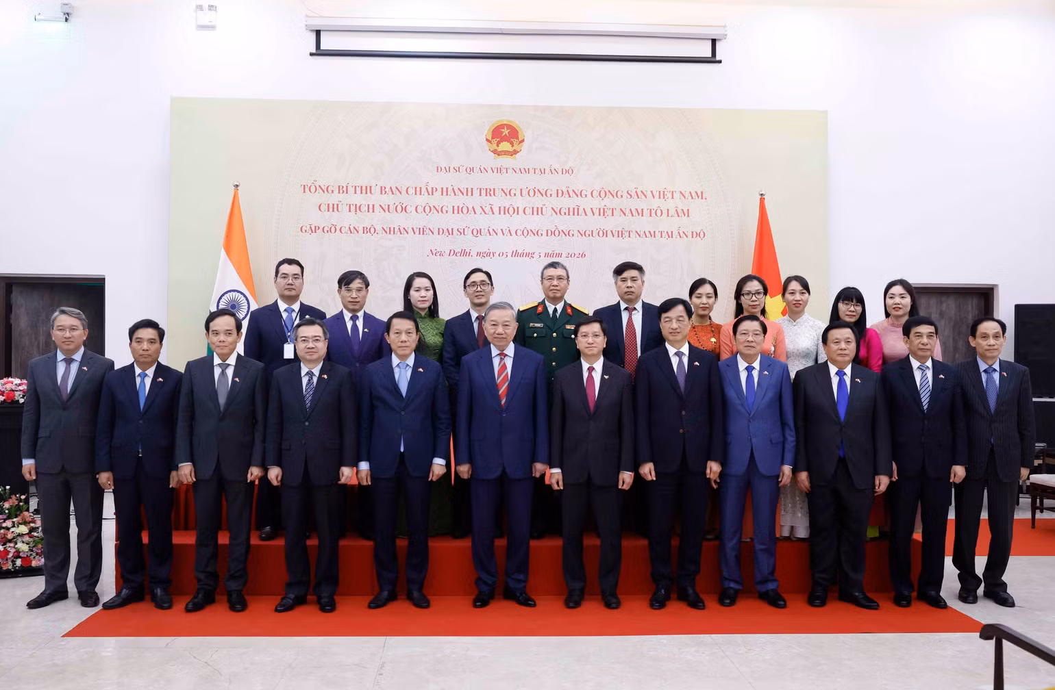 vna-potal-tong-bi-thu-chu-tich-nuoc-to-lam-gap-go-can-bo-nhan-vien-dai-su-quan-va-cong-dong-nguoi-viet-nam-tai-an-do-8742752.jpg