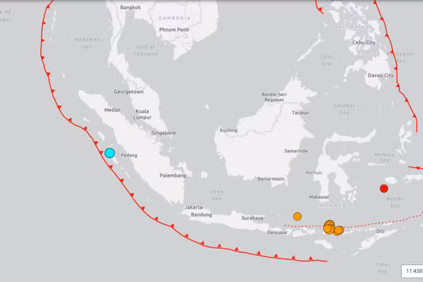 Một trận động đất với cường độ 5,6 đã xảy ngoài khơi của Indonesia (chấm xanh). (Ảnh chụp màn hình USGS)