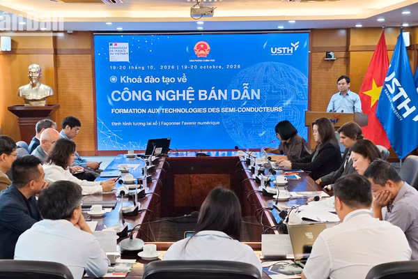 Chương trình do Đại sứ quán Pháp tại Việt Nam, Cục Chuyển đổi số thuộc Văn phòng Chính phủ và Trường đại học Khoa học và Công nghệ Hà Nội, phối hợp đồng tổ chức. (Ảnh: MINH DUY)