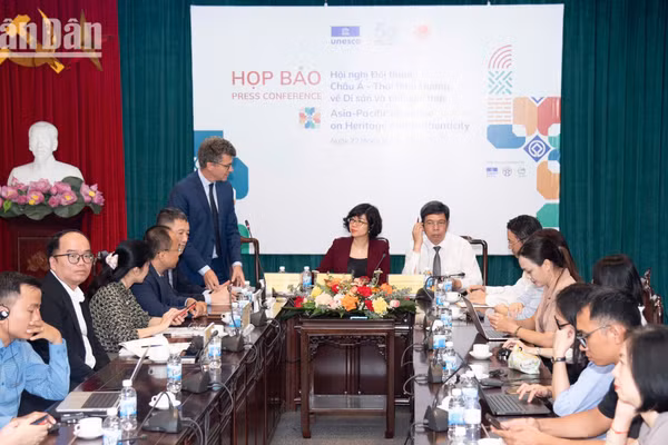 Toàn cảnh cuộc họp báo. (Ảnh: MINH DUY)