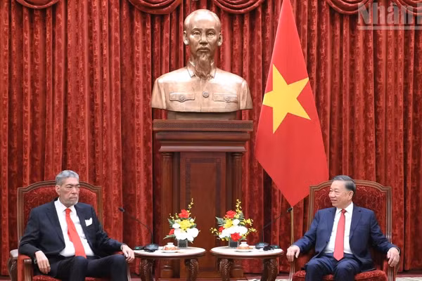 Tổng Bí thư, Chủ tịch nước Tô Lâm tiếp đồng chí Miguel Mejia, Tổng Bí thư Đảng Phong trào Cánh tả Thống nhất (MIU), Bộ trưởng Chính sách Hội nhập Khu vực của Cộng hòa Dominica. (Ảnh: ĐĂNG KHOA)