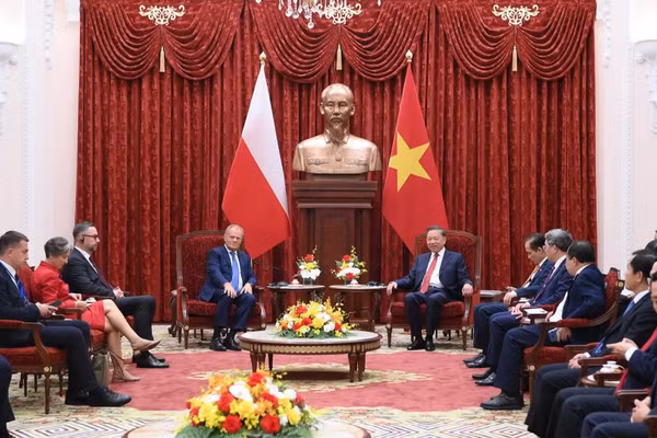 Tổng Bí thư, Chủ tịch nước Tô Lâm tiếp Thủ tướng Cộng hòa Ba Lan Donald Tusk. (Ảnh: ĐĂNG KHOA)