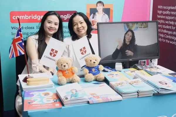Không gian giới thiệu các học liệu số và giải pháp giảng dạy chuẩn quốc tế của Cambridge tại Triển lãm giáo dục và công nghệ giáo dục. (Ảnh: BẢO NGÂN)