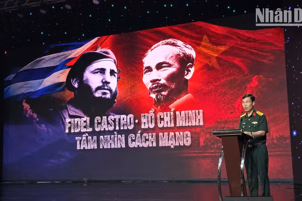 Ra mắt tập 6 bộ phim tài liệu "Hai trái tim chung nhịp đập" với tựa đề "Fidel Castro-Hồ Chí Minh, Tầm nhìn cách mạng" tại Hà Nội. (Ảnh: MINH DUY)