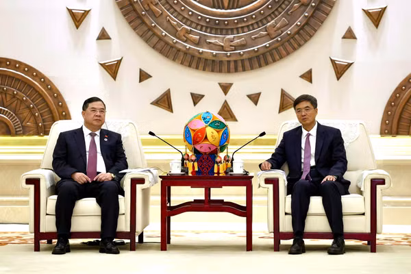 Phó Thủ tướng Thường trực đề nghị Quảng Tây tiếp tục tạo thuận lợi cho hàng hóa Việt Nam qua Quảng Tây nhập khẩu vào Trung Quốc cũng như đi nước thứ ba; ủng hộ các doanh nghiệp có thực lực của Quảng Tây mở rộng đầu tư chất lượng cao vào Việt Nam. (Ảnh: VGP)