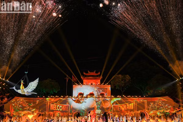 [Ành] Rực rỡ đêm khai mạc “Lễ hội Văn hóa thế giới tại Hà Nội lần thứ hai 2026”