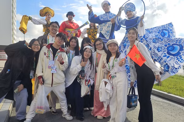 Học sinh trung học phổ thông Việt Nam cùng bạn bè quốc tế tham gia WYF-2026. (Ảnh: Tuấn Phong)