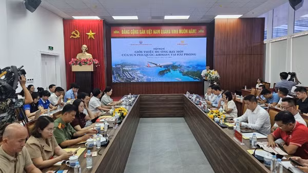 Quang cảnh hội nghị giới thiệu đường bay mới của Sun PhuQuoc Airways tại thành phố Hải Phòng.