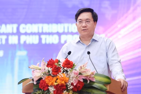 Chủ tịch Ủy ban nhân dân tỉnh Trần Duy Đông phát biểu tại chương trình gặp mặt doanh nghiệp lớn. (Ảnh: Hà Hồng Hà)