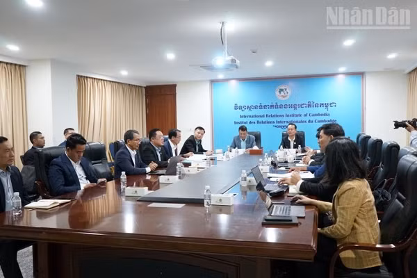 Hội thảo “60 năm quan hệ Campuchia-Việt Nam: Từ tình hữu nghị truyền thống đến quan hệ đối tác vì phát triển chung”. (Ảnh: ĐINH TRƯỜNG)