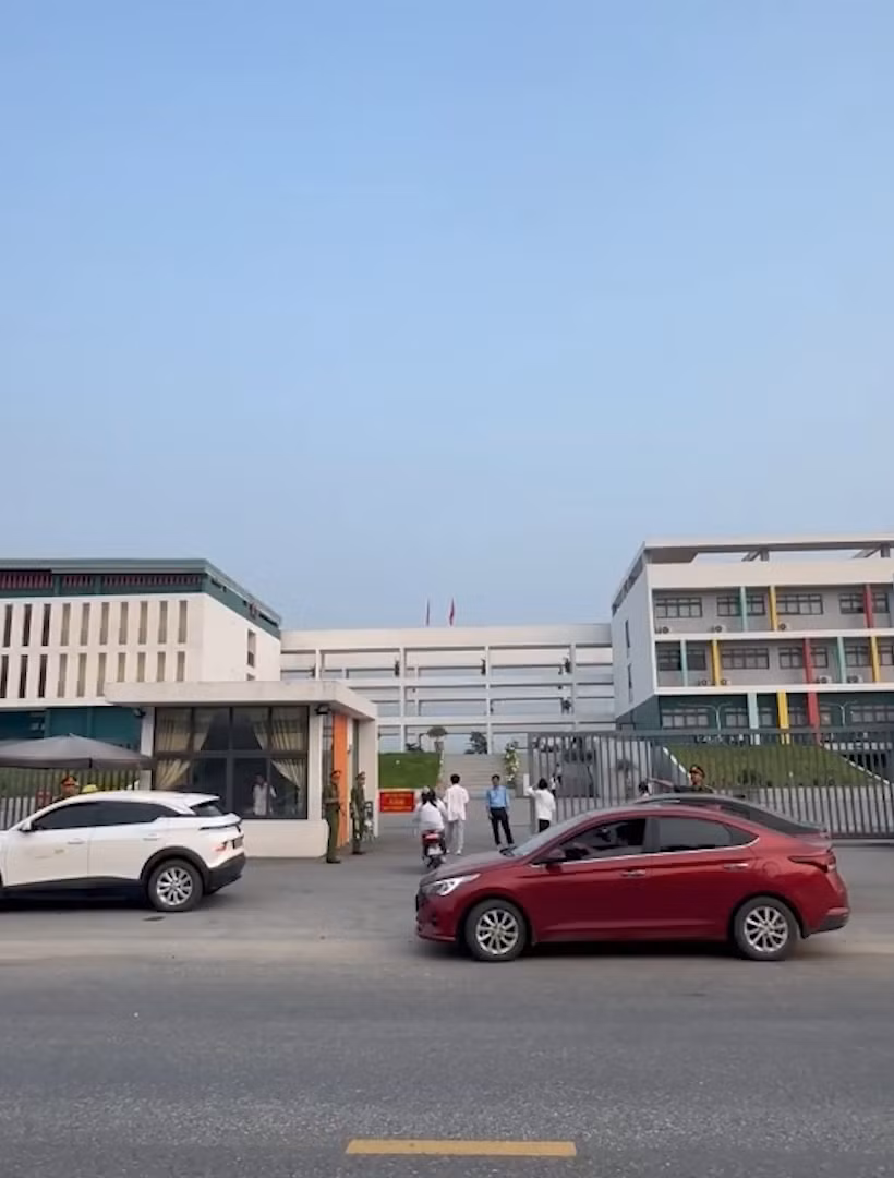 [Video] Thí sinh Điểm thi THPT Chuyên Tuyên Quang hoàn thành thi lại 