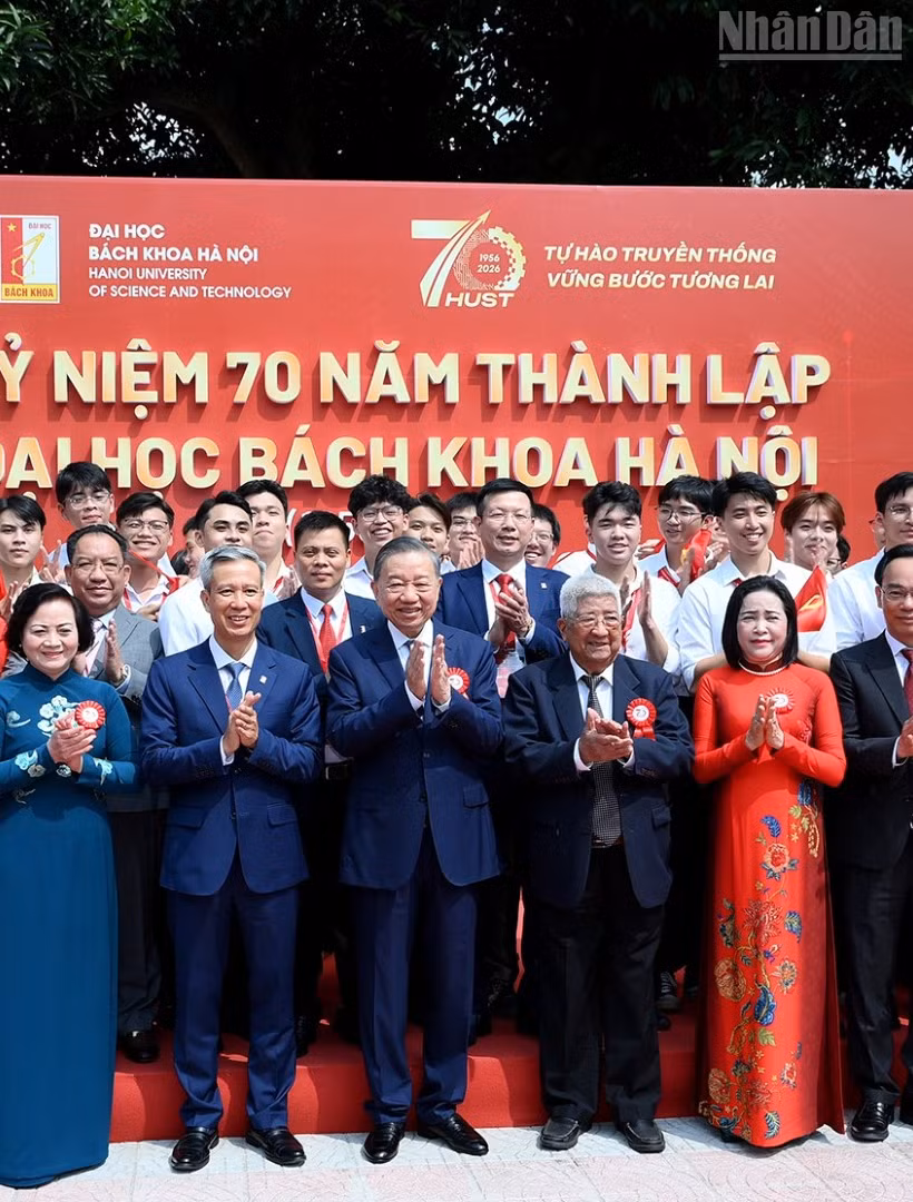 Tổng Bí thư, Chủ tịch nước Tô Lâm và các đại biểu dự Lễ kỷ niệm 70 năm thành lập Đại học Bách khoa Hà Nội và đón nhận Huân chương Lao động hạng Nhất. (Ảnh: ĐĂNG KHOA)