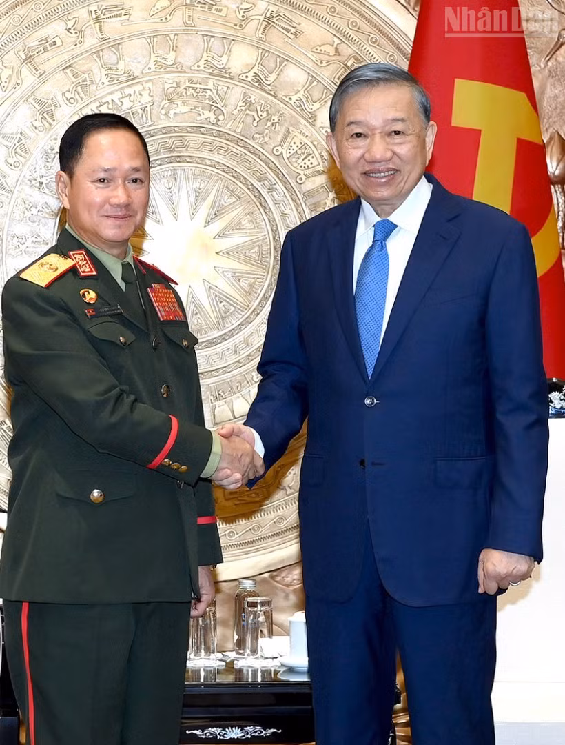 Tổng Bí thư, Chủ tịch nước Tô Lâm tiếp Đại tướng Khamliang Outhakaysone, Ủy viên Bộ Chính trị, Phó Thủ tướng Chính phủ, Bộ trưởng Quốc phòng Lào. (Ảnh: ĐĂNG KHOA)