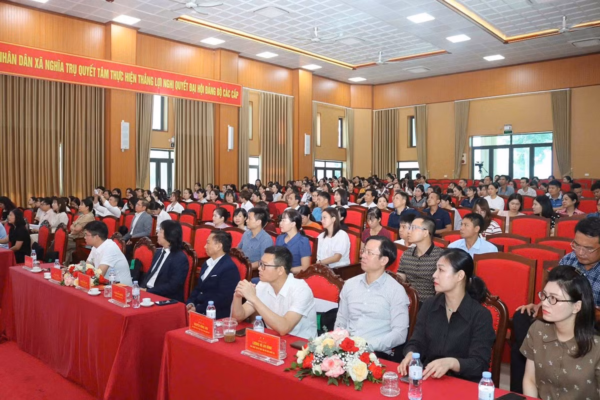 toan-canh-le-khai-giang-voi-su-tham-du-cua-lanh-dao-dia-phuong-hiep-hoi-du-lieu-quoc-gia-tap-doan-nguyen-hoang-cung-200-hoc-vien-cua-khoa-hoc1.jpg