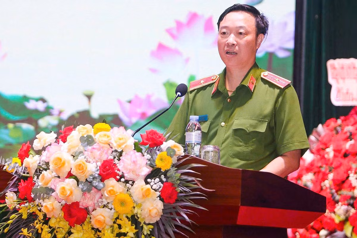 Thiếu tướng Nguyễn Ngọc Cương, Giám đốc Trung tâm Dữ liệu Quốc gia, Phó Chủ tịch Hiệp hội Dữ liệu Quốc gia phát biểu khai mạc chương trình.