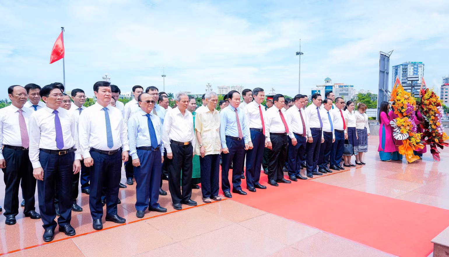 c-18-dang-hoa-tai-quang-truong.jpg