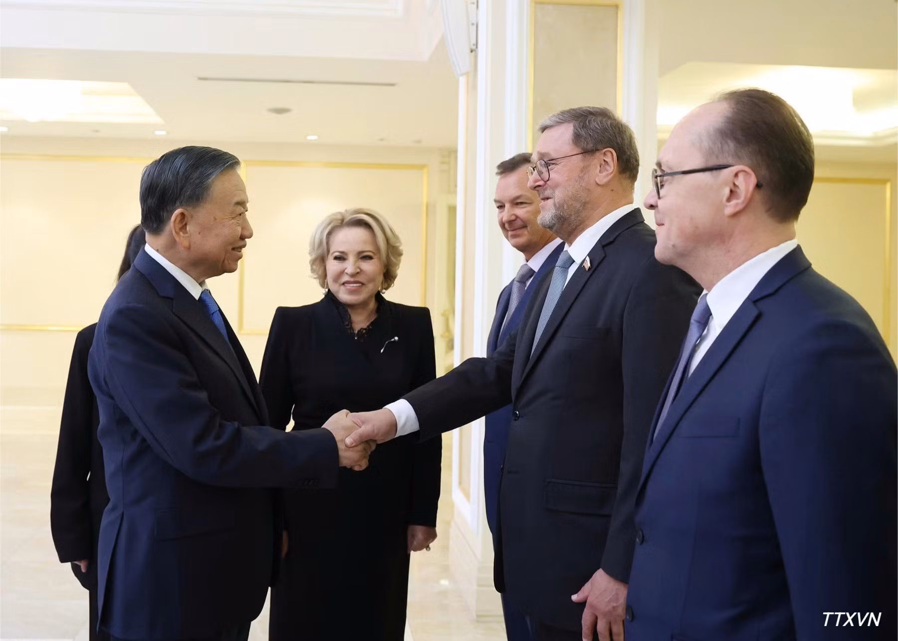 vna-potal-tong-bi-thu-chu-tich-nuoc-to-lam-hoi-kien-chu-tich-thuong-vien-nga-5986.jpg