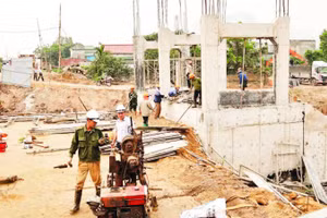 Các đơn vị đang đẩy nhanh tiến độ thi công trạm bơm Nhâm Tràng.