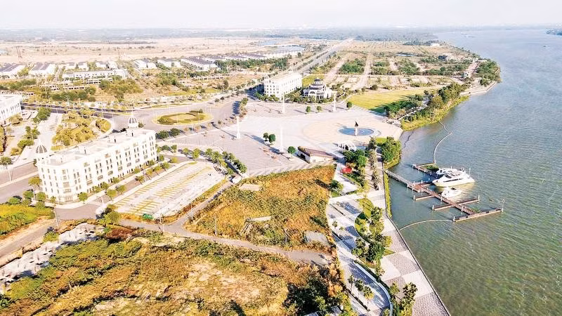 Dự án đô thị sinh thái ven sông Aqua City nằm ven sông Đồng Nai quy mô hơn 1.000 ha tại phường Long Hưng, thành phố Đồng Nai.