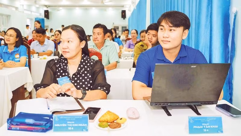 Lớp tập huấn cập nhật kỹ năng số thí điểm cho lãnh đạo, cán bộ làm công tác Mặt trận, các tổ chức chính trị-xã hội trên địa bàn xã Bình Lợi.