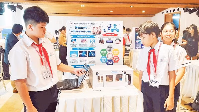 Học sinh Thành phố Hồ Chí Minh tham gia cuộc thi DigiTrans Edtech với chủ đề “Ứng dụng chuyển đổi số trong lĩnh vực giáo dục”.
