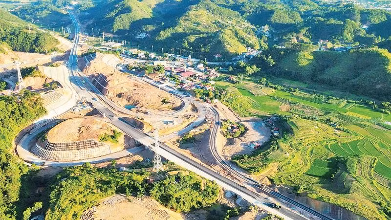 Một phần phân đoạn 27 km thuộc dự án đường cao tốc Hữu Nghị-Chi Lăng đã hoàn thiện.