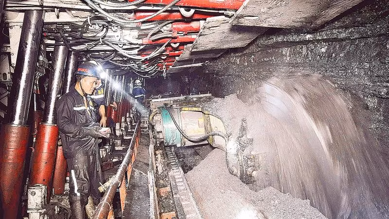 Hệ thống cơ giới hóa được đưa vào vận hành trong khai thác của Công ty Than Nam Mẫu góp phần cải thiện điều kiện làm việc cho người lao động.