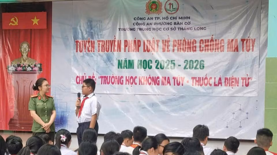 bai-156-ma-tuy-4-cong-an-thanh-pho-tuyen-truyen-ve-tac-hai-cho-hoc-sinh-anh-cong-an-cung-cap-4692.jpg