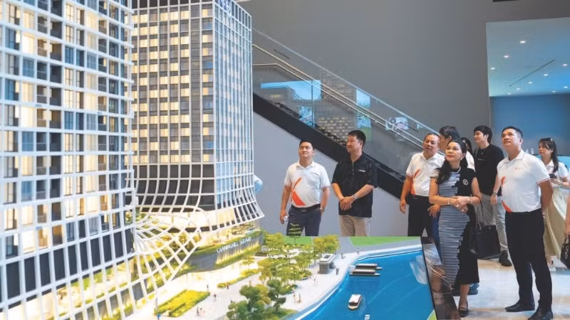 Giá bán các dự án nhà ở tại Thành phố Hồ Chí Minh tăng cao, vượt quá thu nhập của người dân. (Ảnh TÙNG QUANG)
