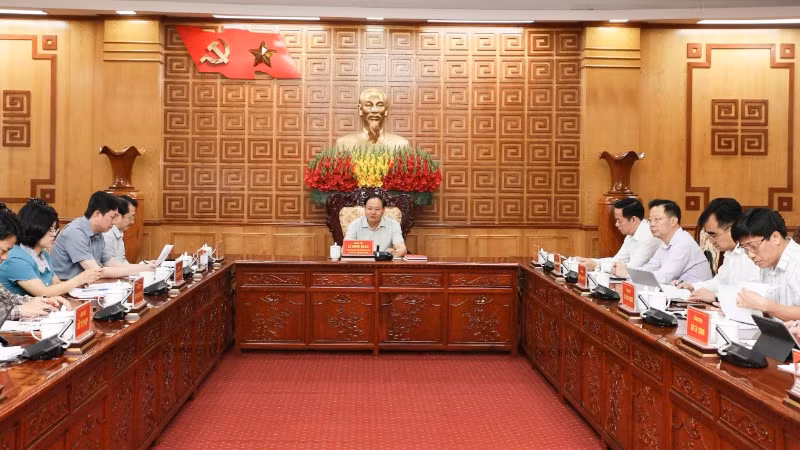 Bí thư Tỉnh ủy Lai Châu chủ trì buổi họp bàn về việc triển khai thực hiện các dự án phát triển năng lượng của tỉnh.