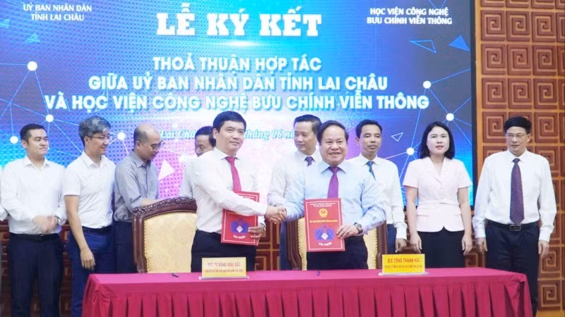 Lai Châu ký kết hợp tác đẩy mạnh chuyển đổi số và đào tạo nhân lực chất lượng cao.