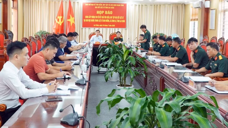 Họp báo cung cấp thông tin về kết quả tìm kiếm, quy tập hài cốt liệt sĩ tại khu vực Nghĩa trang Liệt sĩ Tam Đường, xã Bình Lư.