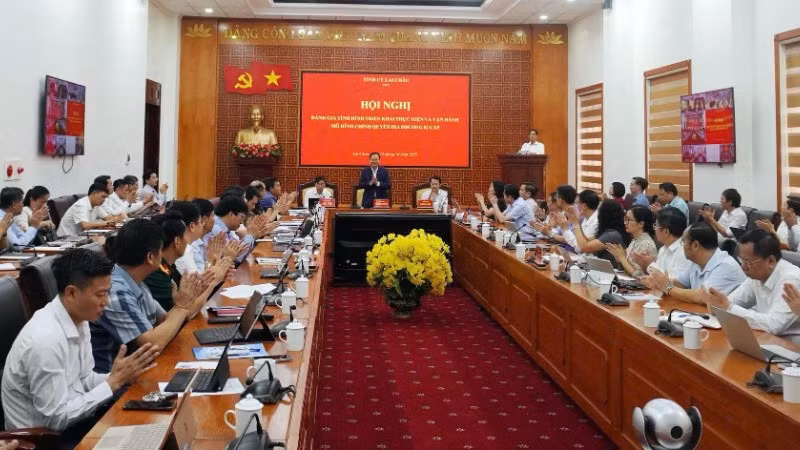 Tỉnh uỷ Lai Châu đánh giá lại tình hình triển khai chính quyền địa phương 2 cấp sau hơn 3 tháng hoạt động. 