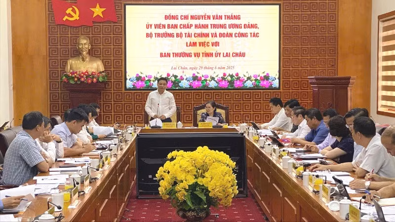 Đoàn công tác của Bộ Tài chính làm việc với Ban Thường vụ tỉnh Lai Châu.