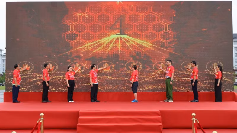 Các đồng chí lãnh đạo tỉnh Lai Châu tham gia nghi thức hưởng ứng Tháng hành động phòng, chống ma túy được phát động trực tuyến trên toàn quốc.