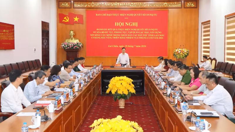 Các thành viên Ban Chỉ đạo họp bàn về kết quả triển khai thực hiện Nghị quyết số 15 ngày 22/12/2023 của Ban Chấp hành Đảng bộ tỉnh Lai Châu.