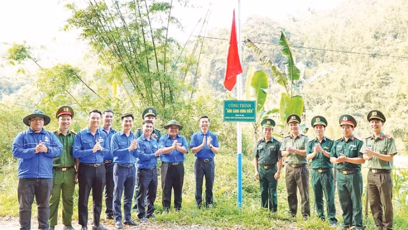 Công trình “Ánh sáng vùng biên” được hoàn thành tại xã Tây Giang.