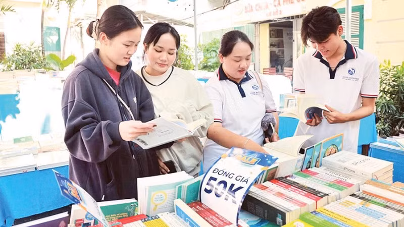 Học sinh, sinh viên tỉnh Khánh Hòa trải nghiệm Ngày hội sách và văn hóa đọc năm 2026 tổ chức tại Thư viện tỉnh Khánh Hòa (cơ sở 2, Nha Trang).
