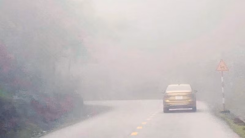 Sương mù dày đặc trên đèo Violăk là một trong những nguyên nhân liên tục xảy ra tai nạn giao thông.