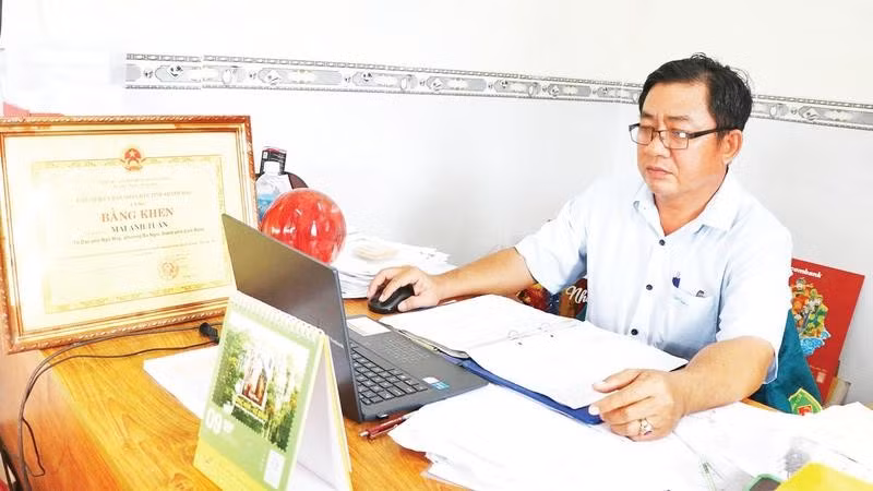 Ông Mai Anh Tuấn tận tụy với công việc và kiên trì vận động người thân, bạn bè và người dân trong khu dân cư cùng tham gia hiến máu tình nguyện.