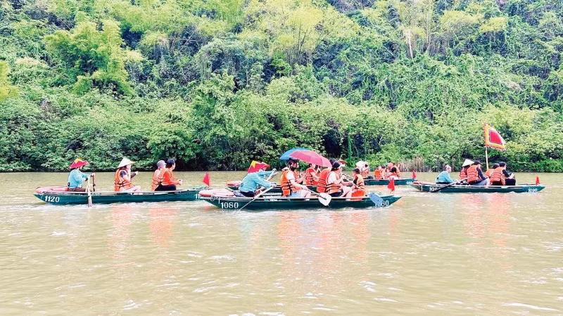 Tỉnh Ninh Bình hạn chế sử dụng động cơ trong hoạt động du lịch nhằm giảm phát thải.
