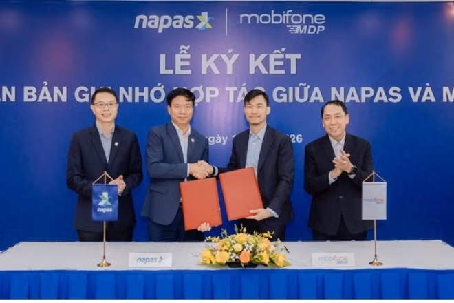 Lãnh đạo NAPAS và MDP ký kết biên bản ghi nhớ.