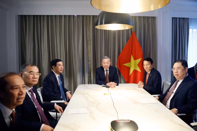 Tổng Bí thư Tô Lâm điện đàm với nguyên Thượng nghị sĩ Patrick Leahy. ̣(Ảnh: Thống Nhất/TTXVN)
